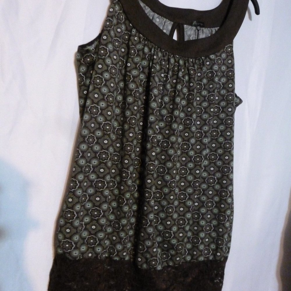 Maurices Summer sleeveless top w/ brown  trim/lace